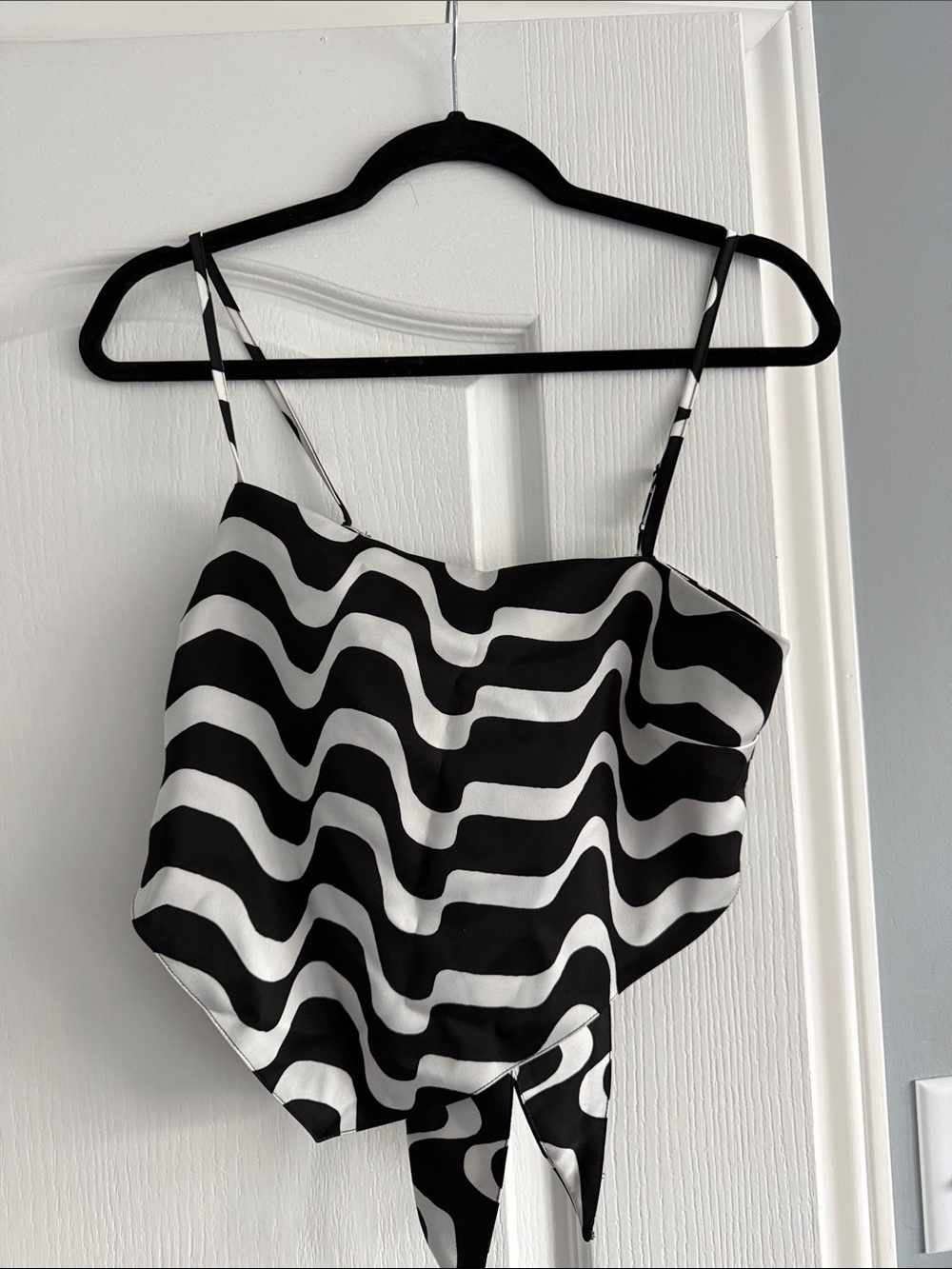 House of Harlow 1960 Black & White Wavy Print Tie-Front Cami